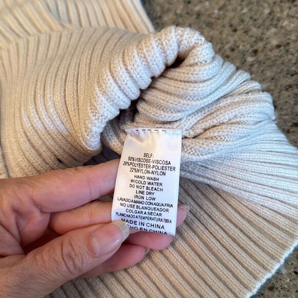 LISTICLE Ribbed Sweater Tank Top *NEW* - Picture 6 of 11